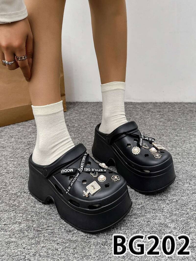 Klapki damskie Roz 36-41 / 12 par